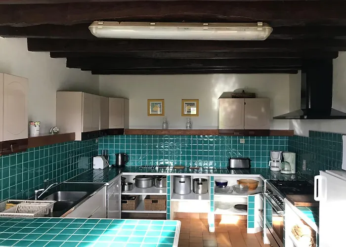 Hébergement de vacances Longère Rénovée Proche Du Mans Avec Jardin Et Salle De Jeux - Fr-1-410-248 *